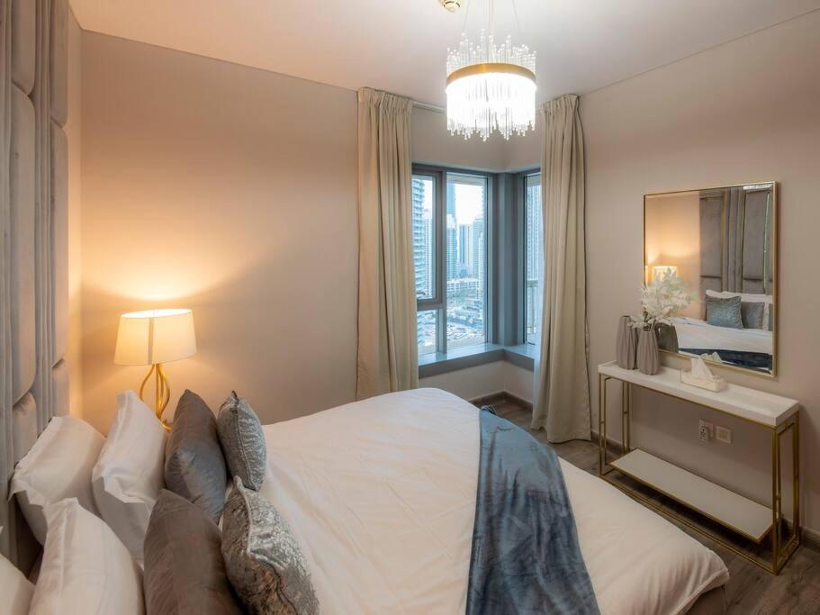 First Class 2Br With Full Burj Khalifa And Fountain View Dubai Exteriör bild
