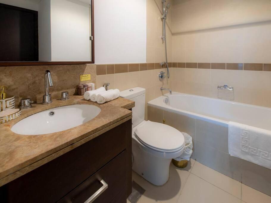 First Class 2Br With Full Burj Khalifa And Fountain View Dubai Exteriör bild