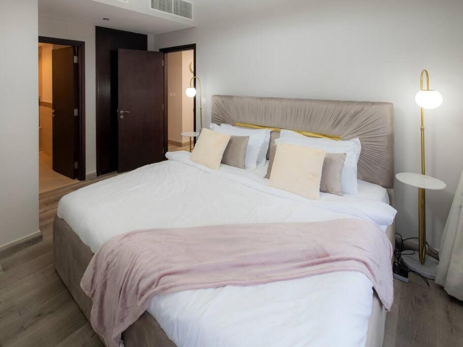 First Class 2Br With Full Burj Khalifa And Fountain View Dubai Exteriör bild