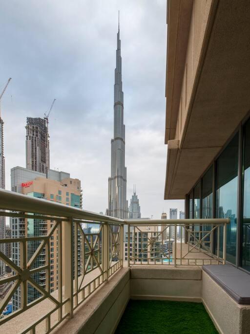 First Class 2Br With Full Burj Khalifa And Fountain View Dubai Exteriör bild