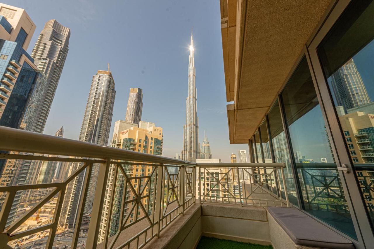 First Class 2Br With Full Burj Khalifa And Fountain View Dubai Exteriör bild